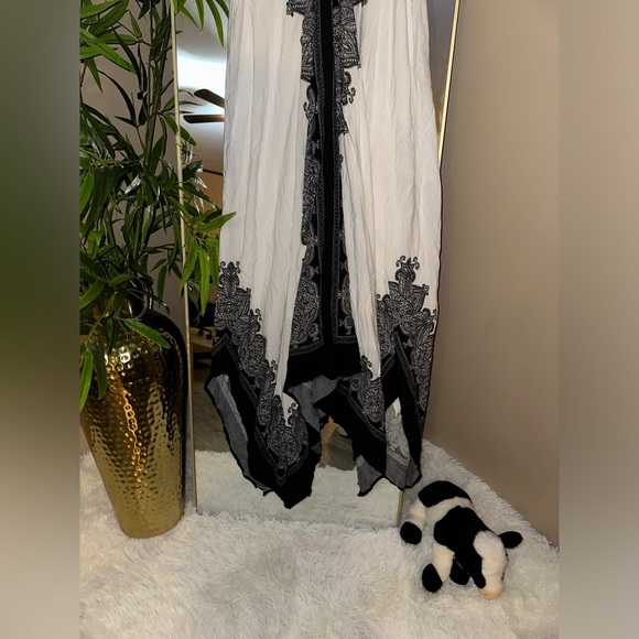 ROAMAN’S Black and White Paisley Maxi Dress - Picture 3 of 8